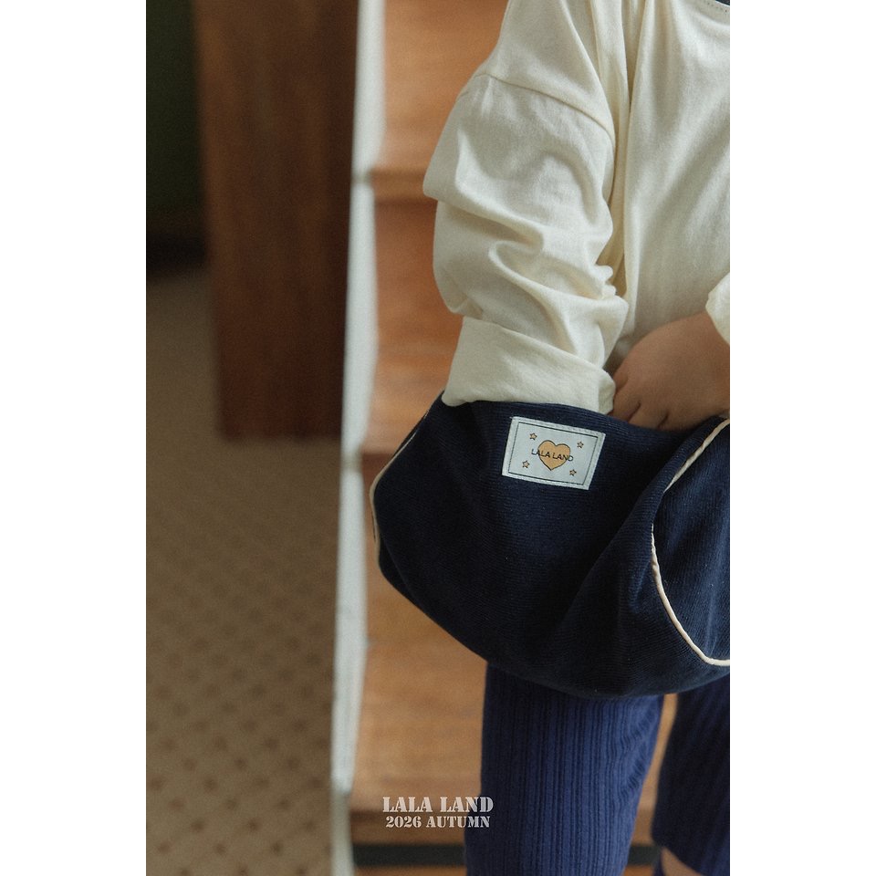 🇰🇷韓國童裝｜2026秋款🍂LALALAND圓筒燈芯絨斜背包-細節圖5