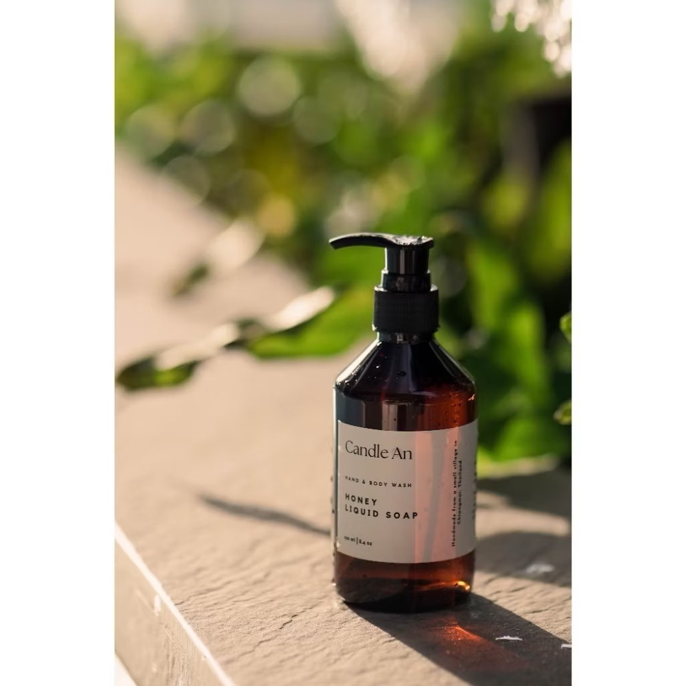 〔250/450ml 〕泰國蜂蜜沐浴洗手兩用液態皂 添加清邁小農自產純蜂蜜 滋潤肌膚 質感竹罐-細節圖3