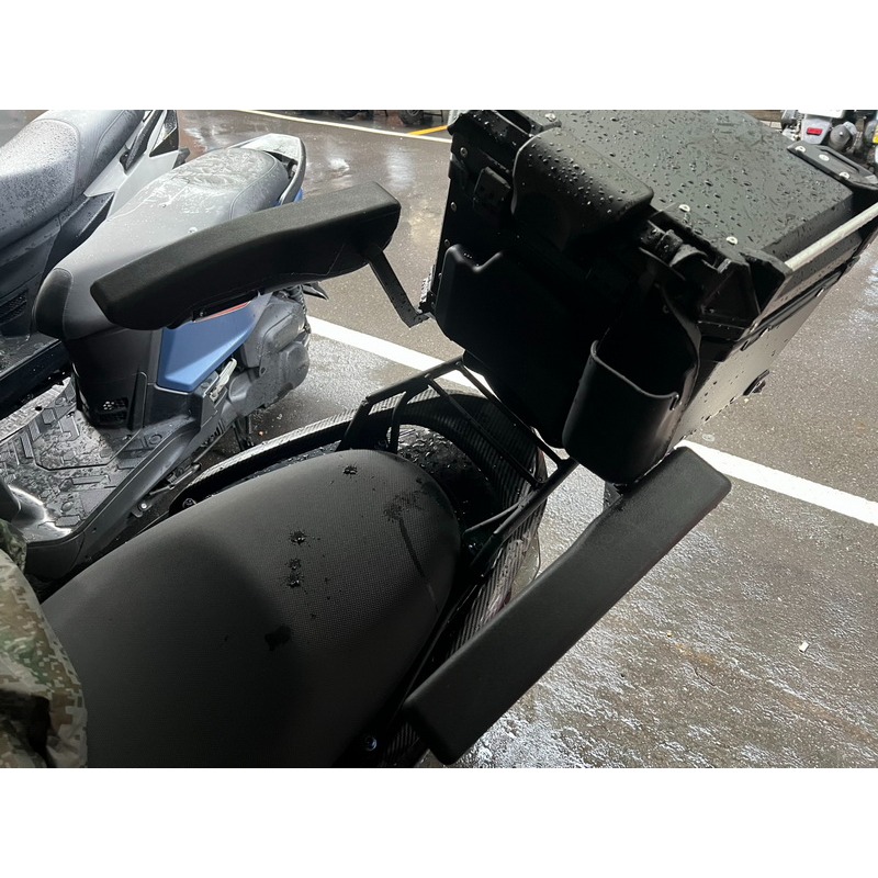 機車後座扶手 後箱扶手 適用於通用型後尾箱 鉆空固定 尾箱加裝扶手 摩托車 機車 後座 扶手-細節圖6