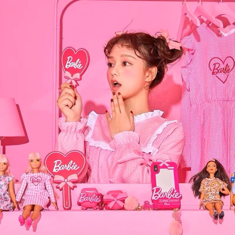 🎀少女心 • Barbie芭比 • 愛心粉嫩小手鏡｜拍照小道具｜手持化妝鏡｜旅行小物｜隨身攜帶｜飾品擺拍🪞-細節圖2