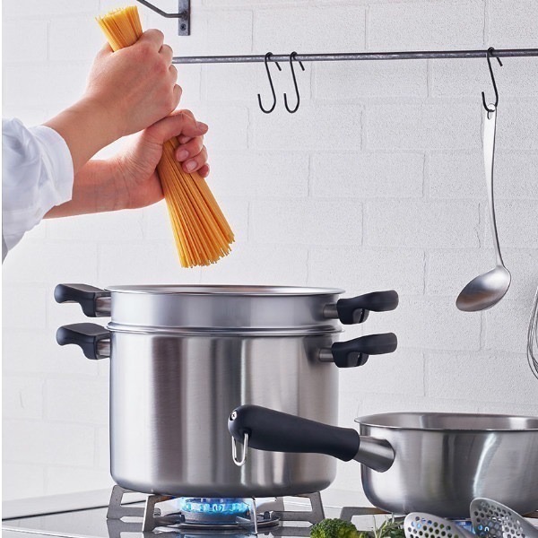 【一草一木】柳宗理 瓦斯爐專用18-8不鏽鋼 深型 湯鍋 雙耳 附蓋 22cm 22公分 消光 霧面 ~可加購過濾網籃-細節圖5