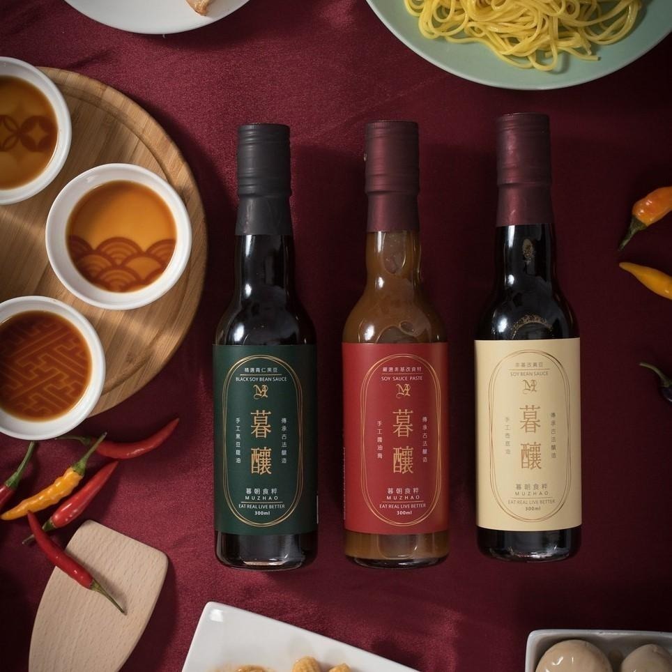 【暮朝食粹】暮釀手作純釀醬油三入組 (黑豆醬油/黃豆醬油/油膏) 300ML 非基改黃豆 無農藥殘留-細節圖2