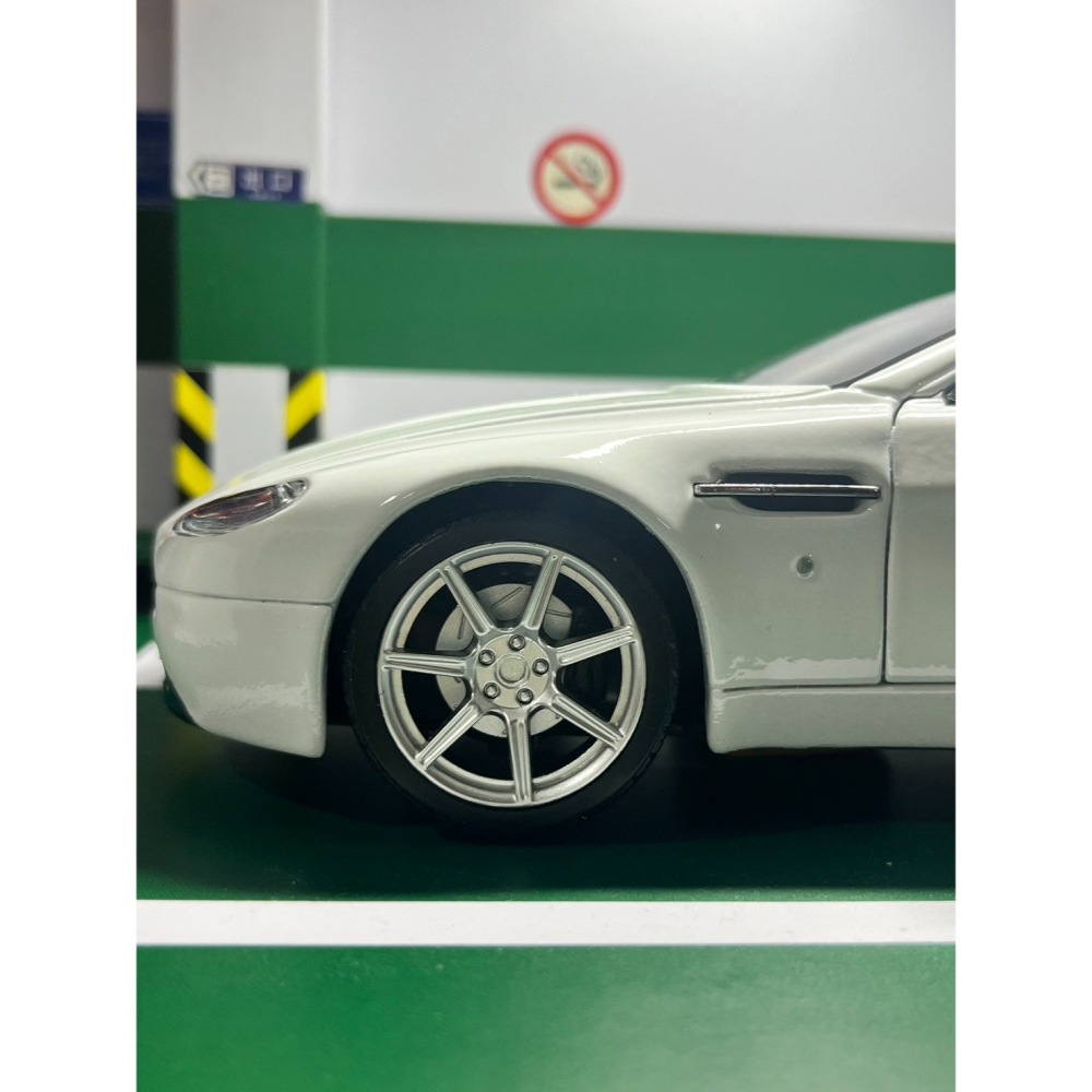 1/18 Aston Martin 模型車客製化 請聊聊與我討論 請勿直接下單 客製化模型車 給最特別的您 黑鑽石車業-細節圖9
