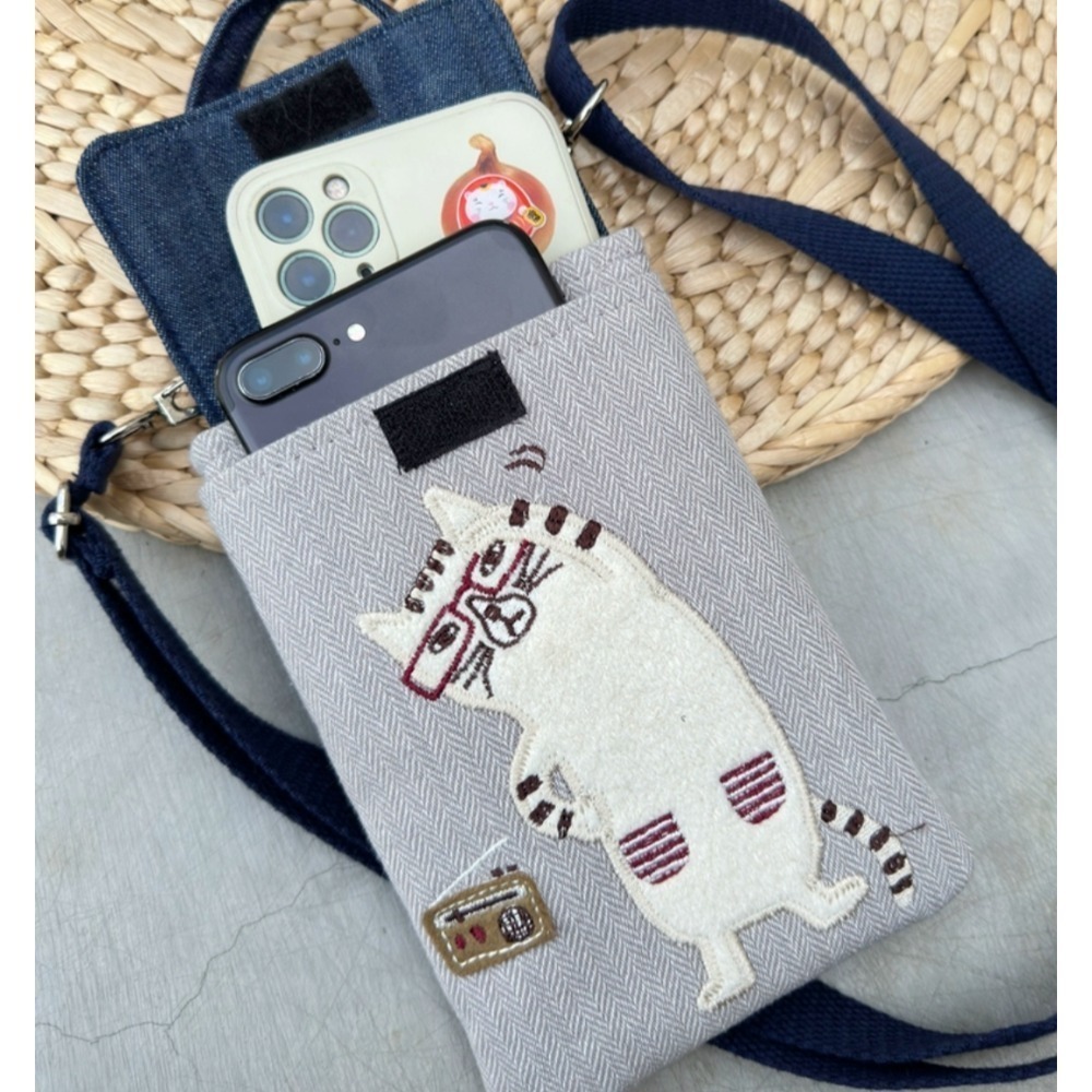 🇯🇵Kusuguru刺繡貓咪手機包 可手提可斜背兩用包 眼鏡貓咪手機包-細節圖4
