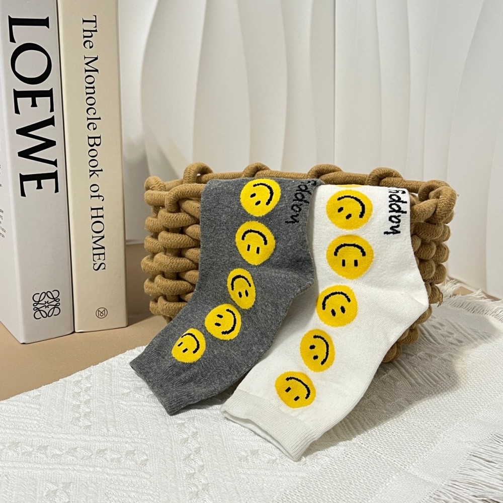 ．中筒襪🧦-整排黃色笑臉 共二色-細節圖2