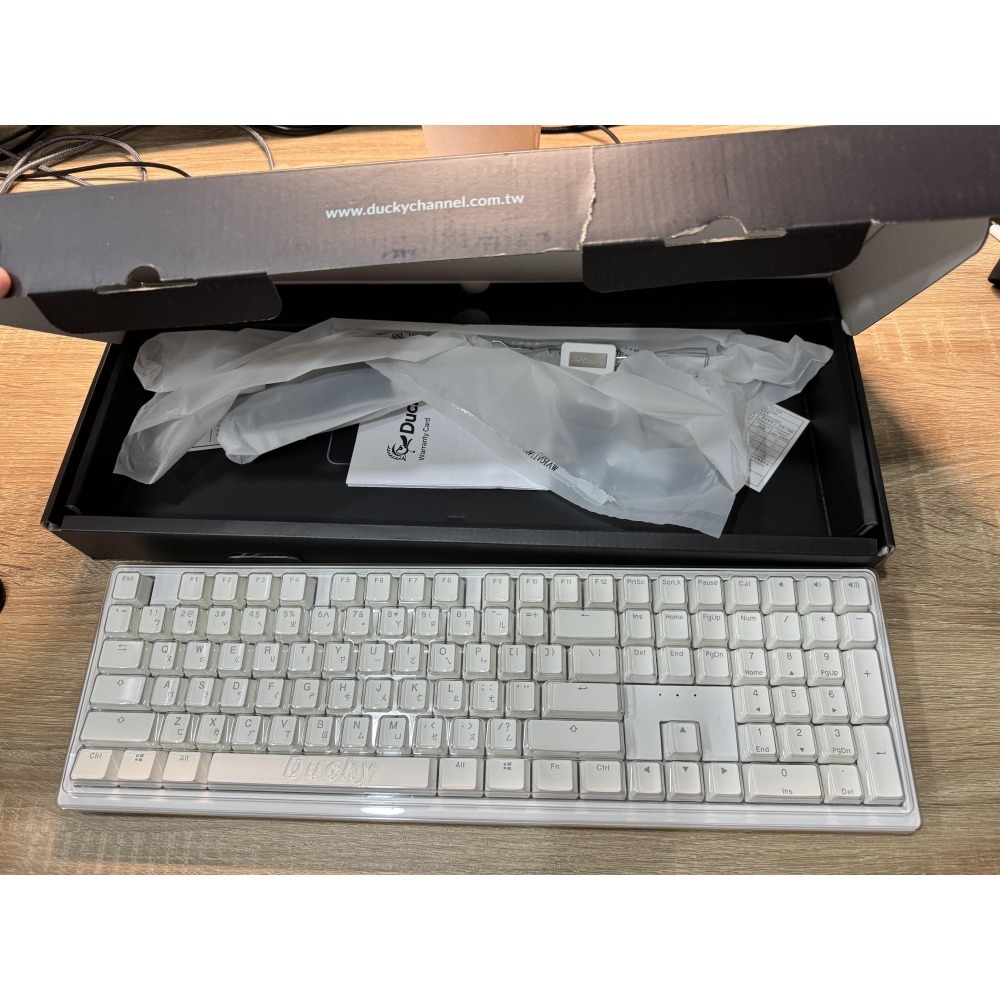 (贈大滑鼠墊與鍵帽組) Ducky Zero 6108 三模無線機械式鍵盤 (PBT鍵帽、Cherry MX2A青軸)-細節圖2