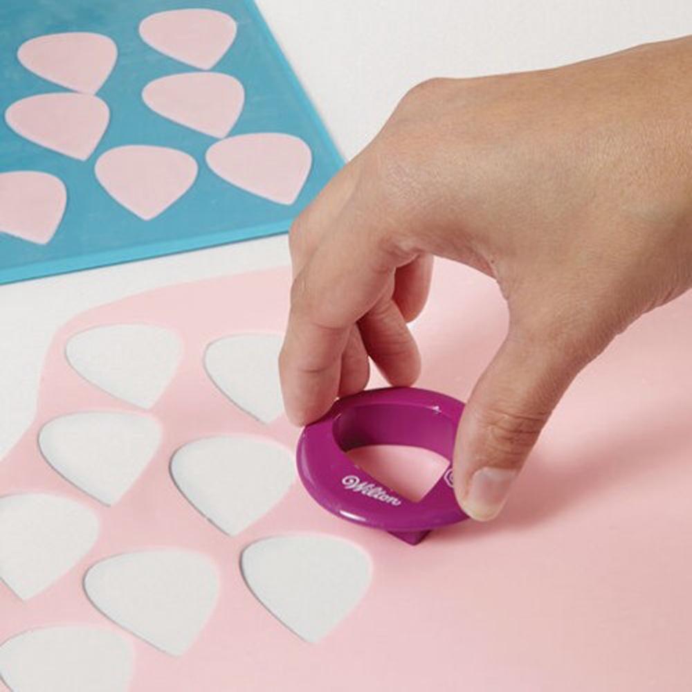 美國 Wilton惠爾通 翻糖押花模28件組 翻糖工具組 翻糖 蛋糕裝飾 翻糖工具 壓花組 印花 切模 美國進口 押花模-細節圖3