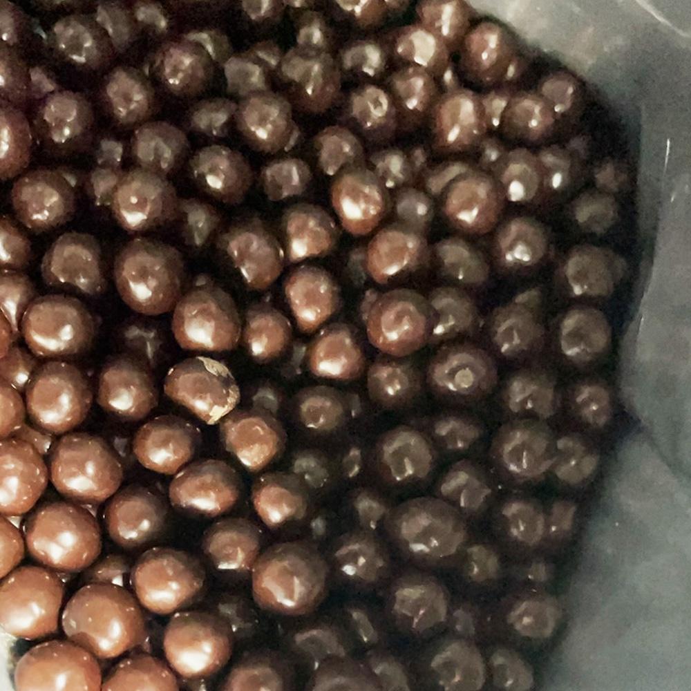 【柚子烘焙材料】法國 法芙娜 55%珍珠巧克力米 3kg  55%珍珠 巧克力球 巧克力穀物餅乾球 米菓巧克力 蛋糕裝飾-細節圖3