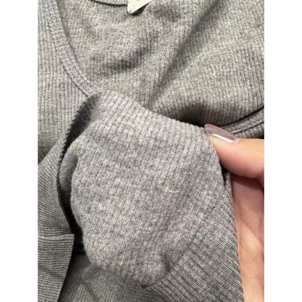 結束營業現貨出清❣️玖月。September❣️ 正韓 羅紋坑條內磨毛貼身打底衣內縫胸墊 2401D09-細節圖7