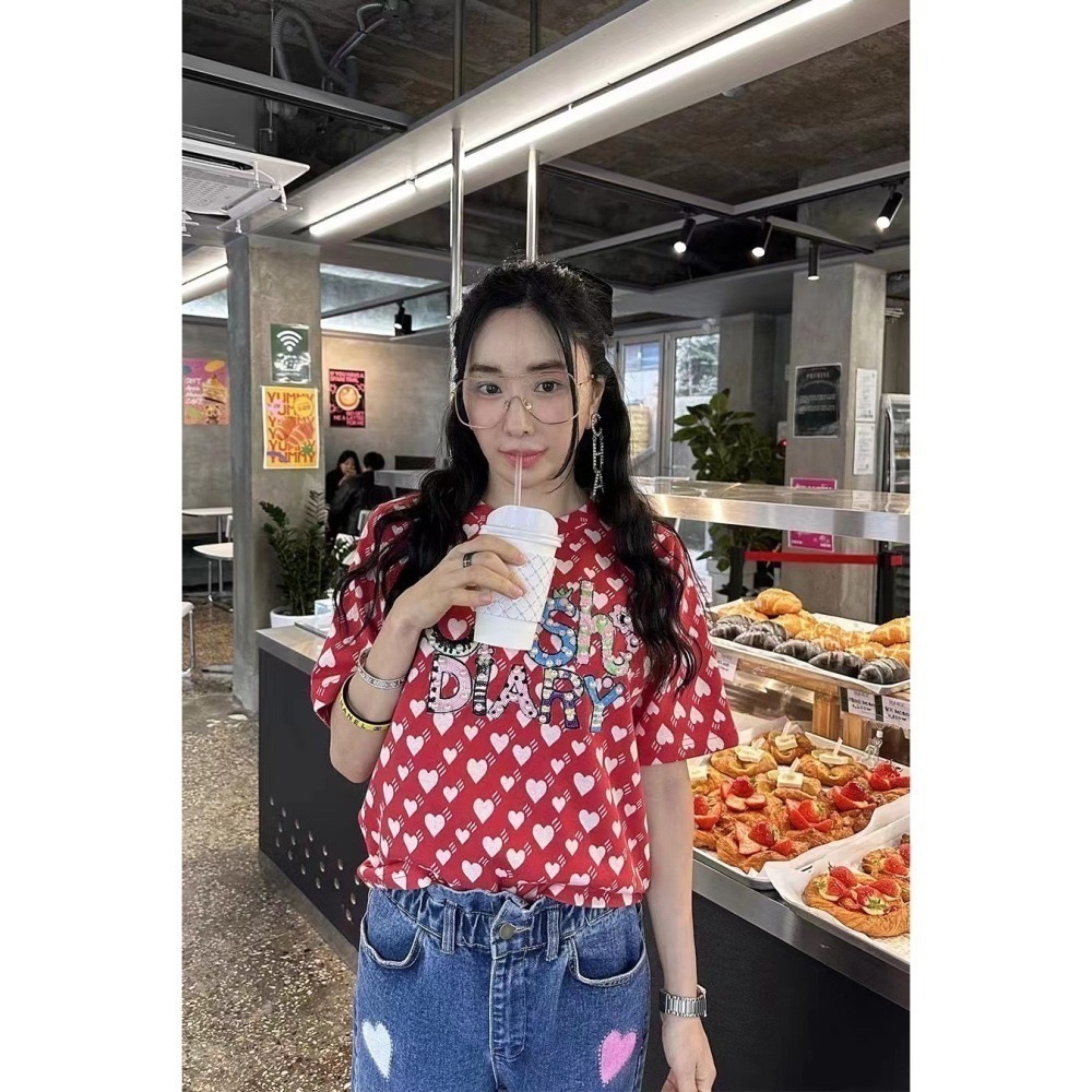 結束營業現貨出清❣️玖月。September❣️ 正韓 愛心滿滿 珍珠點綴短Tee 2403A05-細節圖7