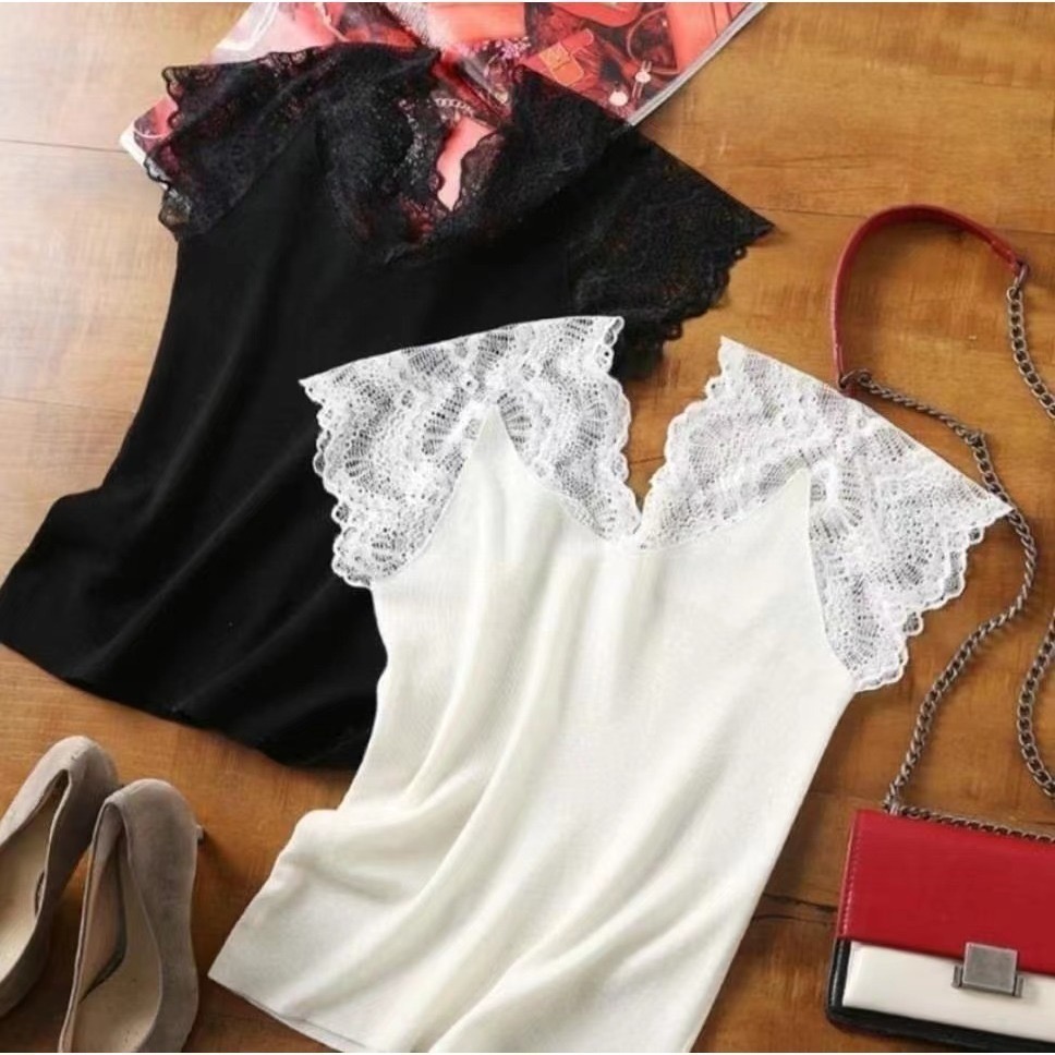 結束營業現貨出清❣️玖月。September❣️ 正韓 氣質款 V領蕾絲肩包袖彈性上衣 2402A09-細節圖9