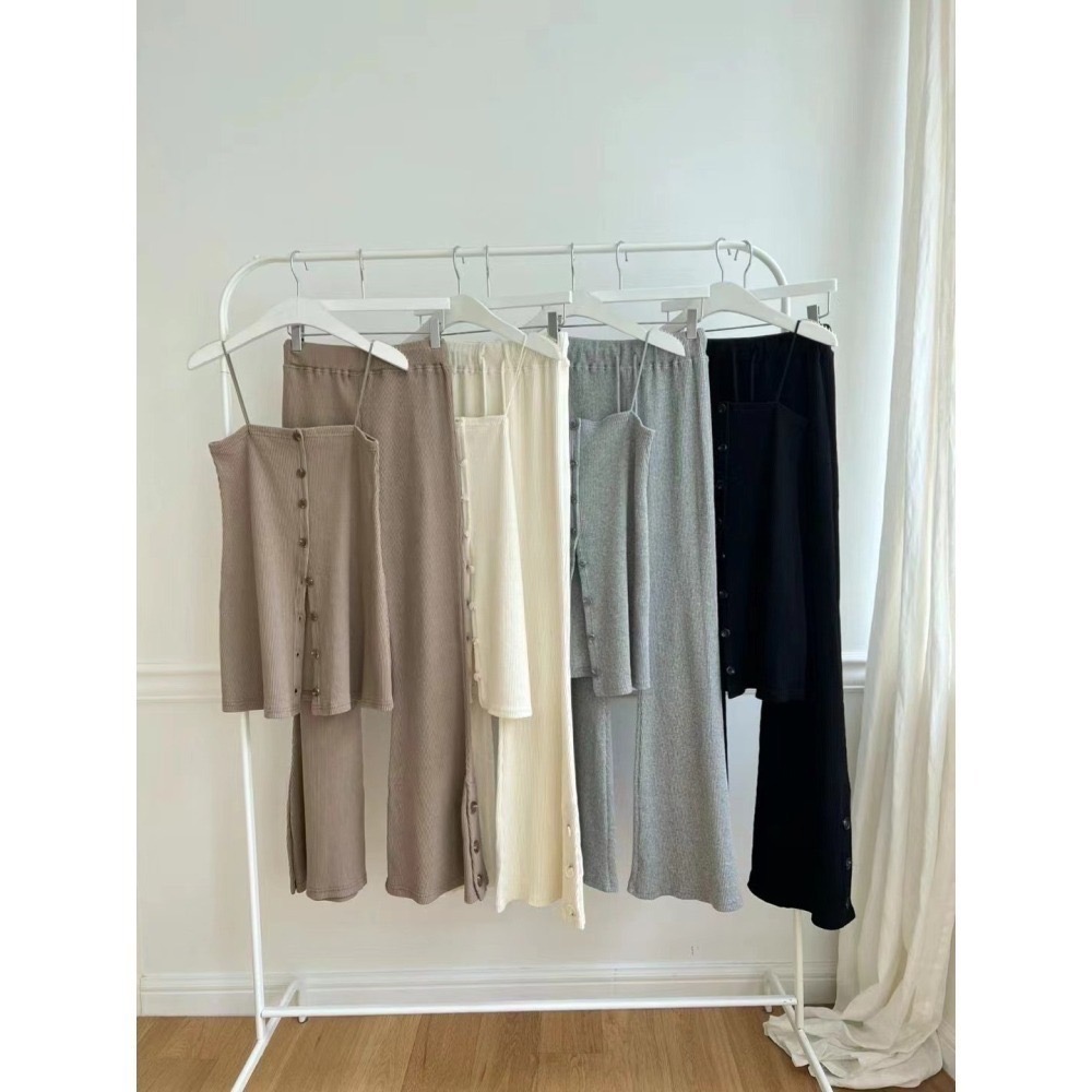 結束營業現貨出清❣️玖月。September❣️ 正韓 金髮歐膩家 羅紋排釦細肩長版背心 2405A18-細節圖7