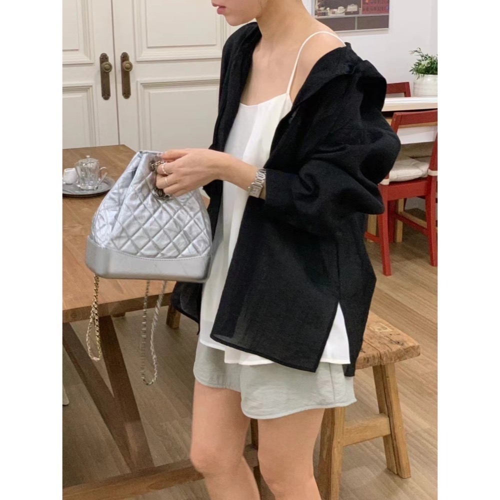 結束營業現貨出清❣️玖月。September❣️ 正韓 夏日必備連帽防曬排釦襯衫外套 2405B14-細節圖7