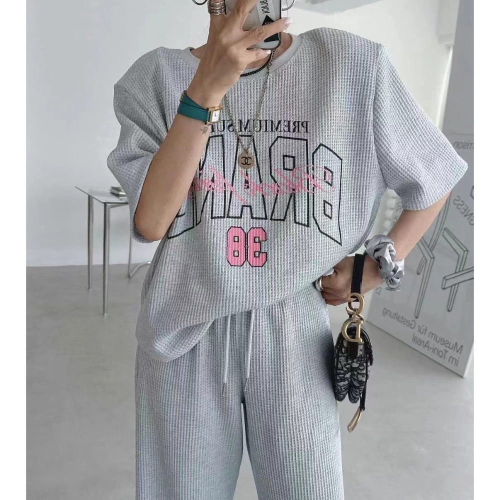 結束營業現貨出清❣️玖月。September❣️ 正韓 鹿角家 黑五家 華夫格美式字母挖空Tee 2408A09-規格圖9