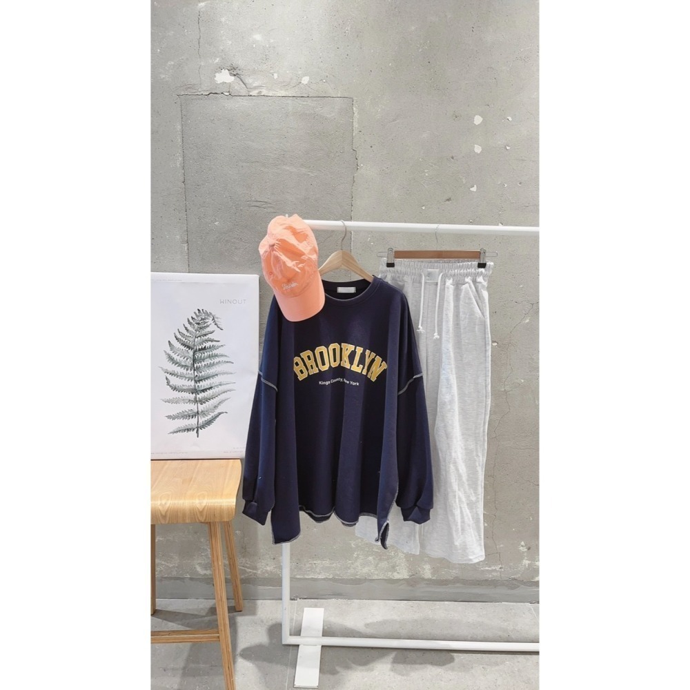 ❣️玖月。September❣️ 正韓 字母配色反車線落肩長袖寬鬆Tee 出清特價 現貨深藍 2410A10-細節圖2