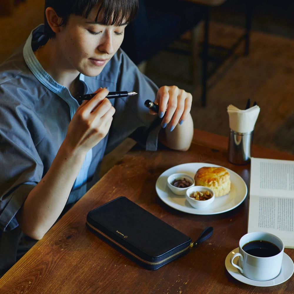 【預購】HOBO日Weeks收納包 notte 夜色黑壓紋 PU合皮 週手帳 書衣書皮 拉鍊包 Single Color-細節圖4