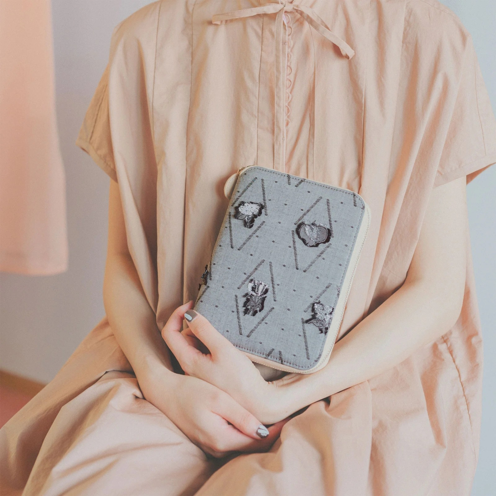 【預購】HOBO日手帳外皮 A6文庫本 PYT - Tokyo in bloom/rabbits 書皮 書衣 拉鍊包-細節圖2