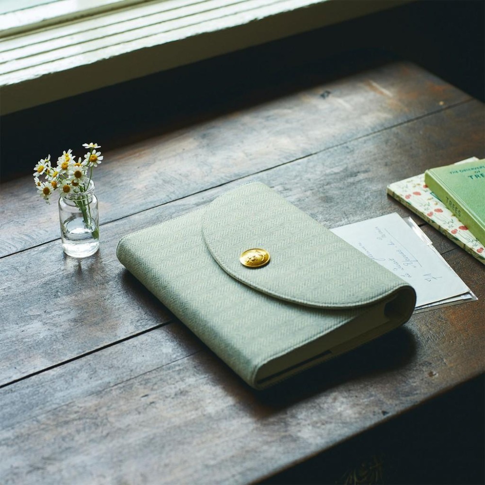 【預購】HOBO五年手帳專用書衣 A5大本 英格蘭黃銅鈕扣包 Search & Collect 人字紋粗花呢 5年手帳-細節圖2