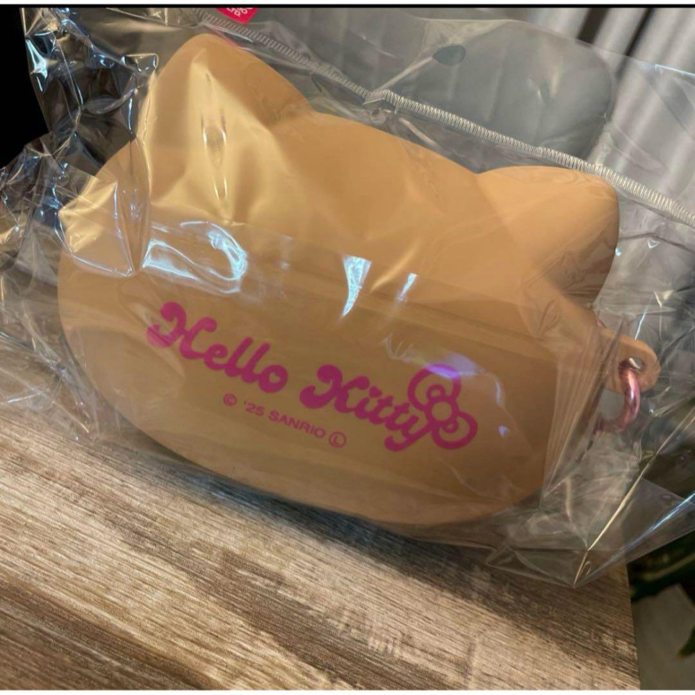 【現貨】日本三麗鷗 HELLO KITTY 矽膠筆盒 棕色日曬款 附愛心扣 收納包 化妝包 烤焦款 澀谷辣妹風-細節圖4