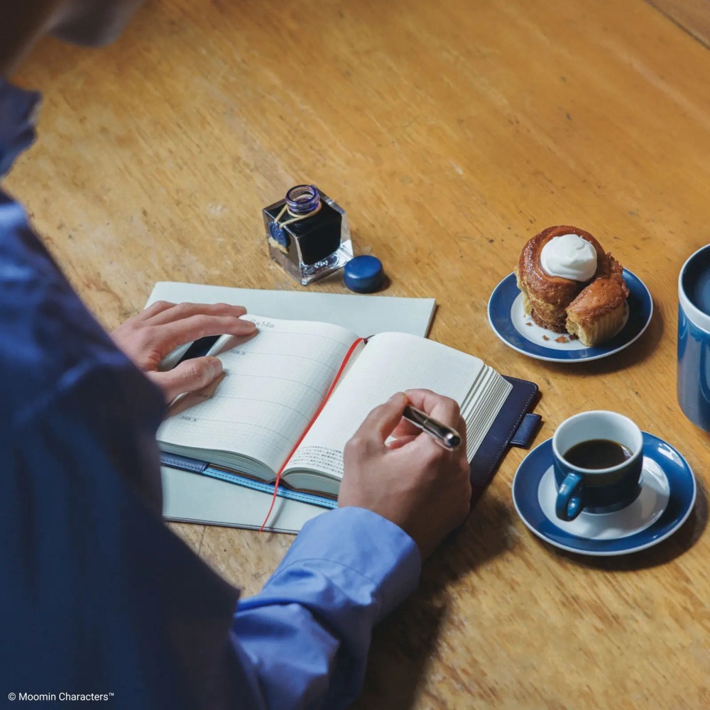 【預購】HOBO日 五年手帳專用書衣 A6文庫本 Moomin 回憶錄 牛皮書衣 思い出の記 嚕嚕米 姆明 HOBO手帳-細節圖2