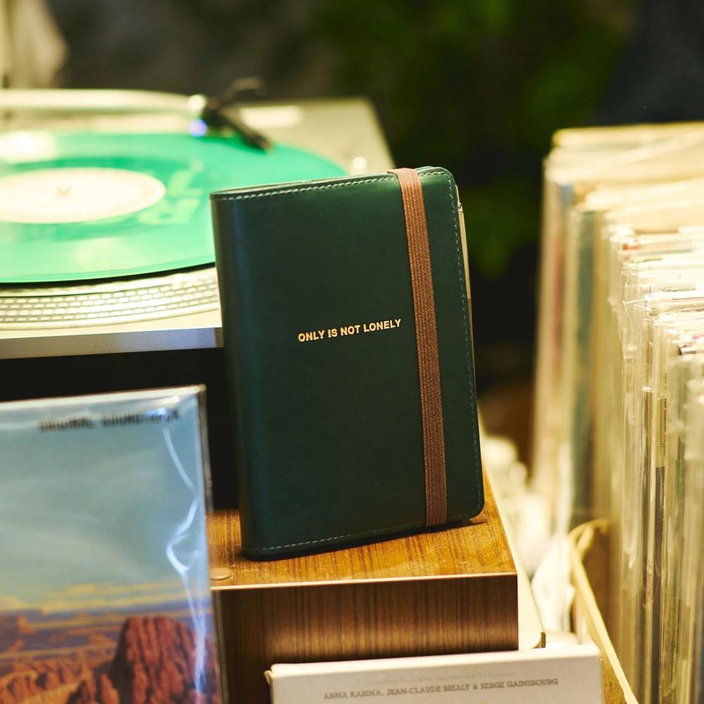 【預購】HOBO日手帳外皮 A6文庫本 ONLY IS NOT LONELY 常春藤綠 書皮書衣 Hobonichi-細節圖2