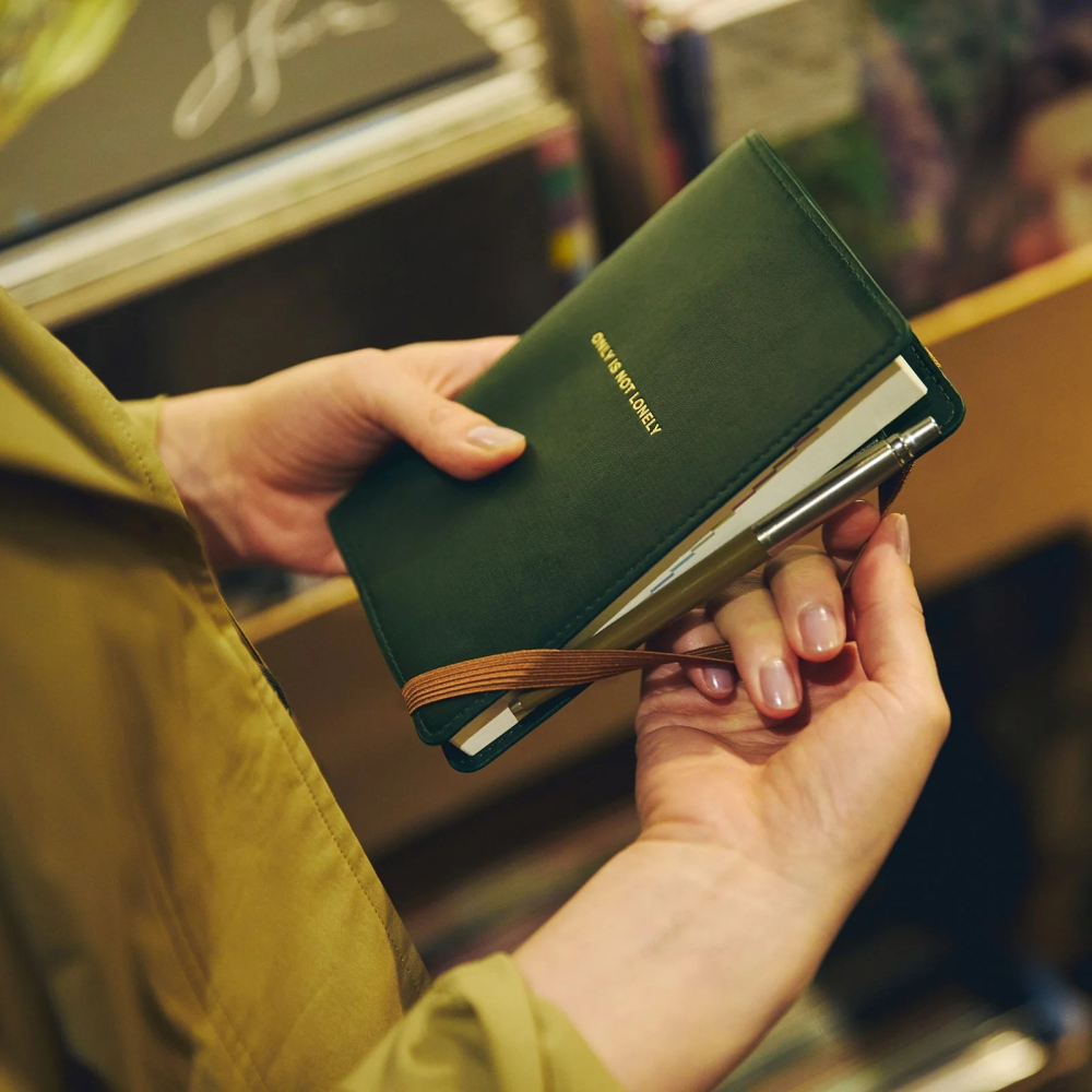 【預購】HOBO日手帳外皮 A6文庫本 ONLY IS NOT LONELY 常春藤綠 書皮書衣 Hobonichi-細節圖4