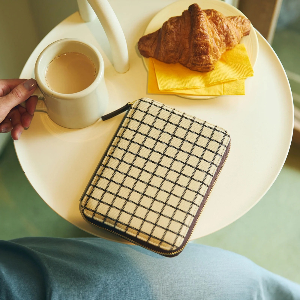 【預購】HOBO日手帳外皮 A6文庫本 Taut Zipped 咖啡歐蕾格紋 拉鍊包 瘦身版 書衣 Hobonichi-細節圖2