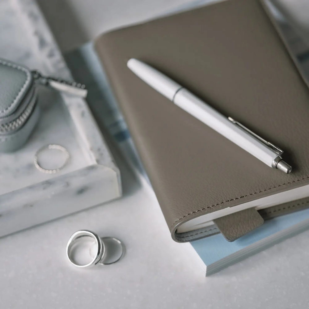 【預購】HOBO日手帳外皮 A6文庫本 Taut 暖灰x淺藍 牛皮書衣 瘦身版 牛革書皮 Hobonichi-細節圖4