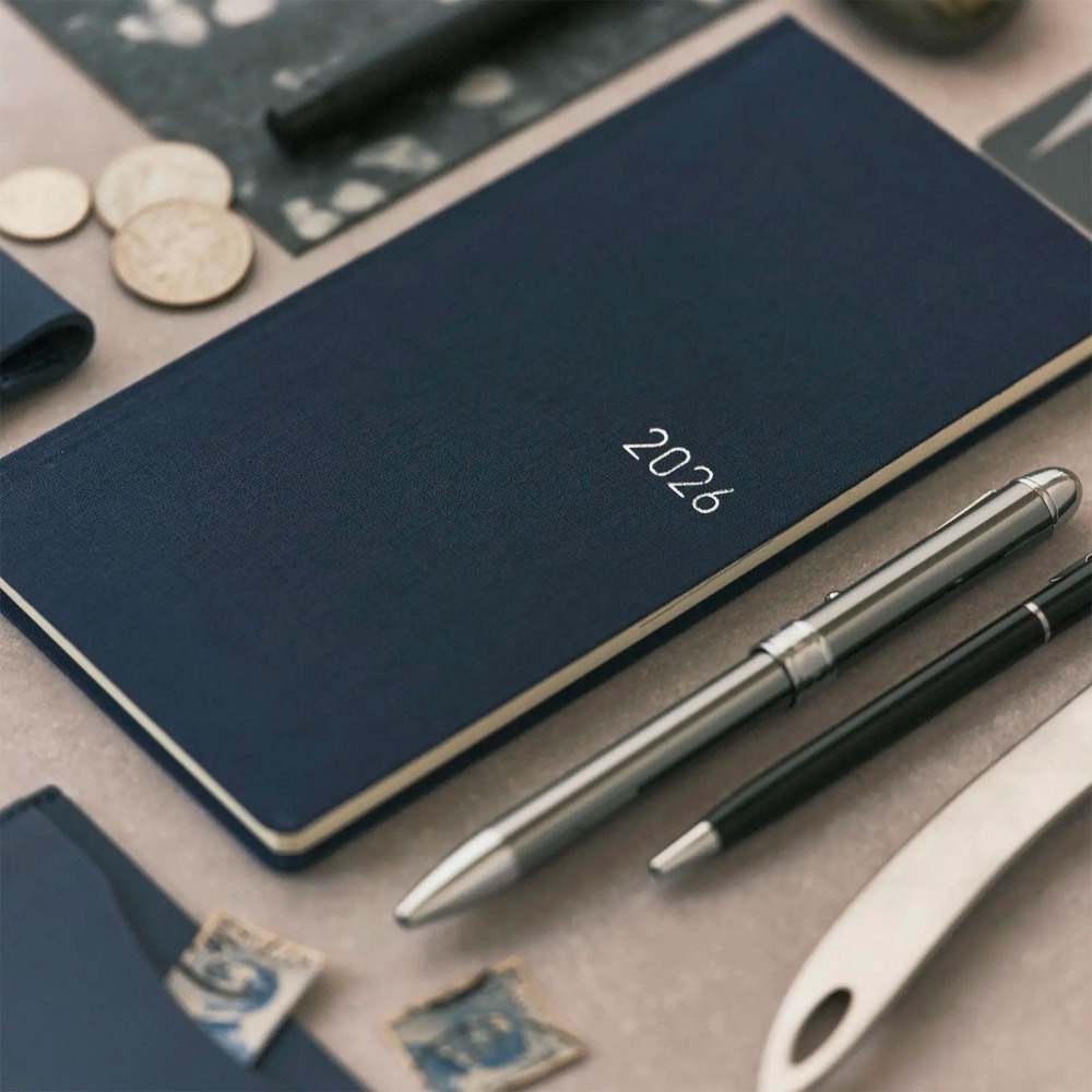 【預購】HOBO日2026年Weeks週手帳 純色系列 Cosmo Blue 宇宙藍 日文/英文版(特典三色筆黏貼式L夾-細節圖2