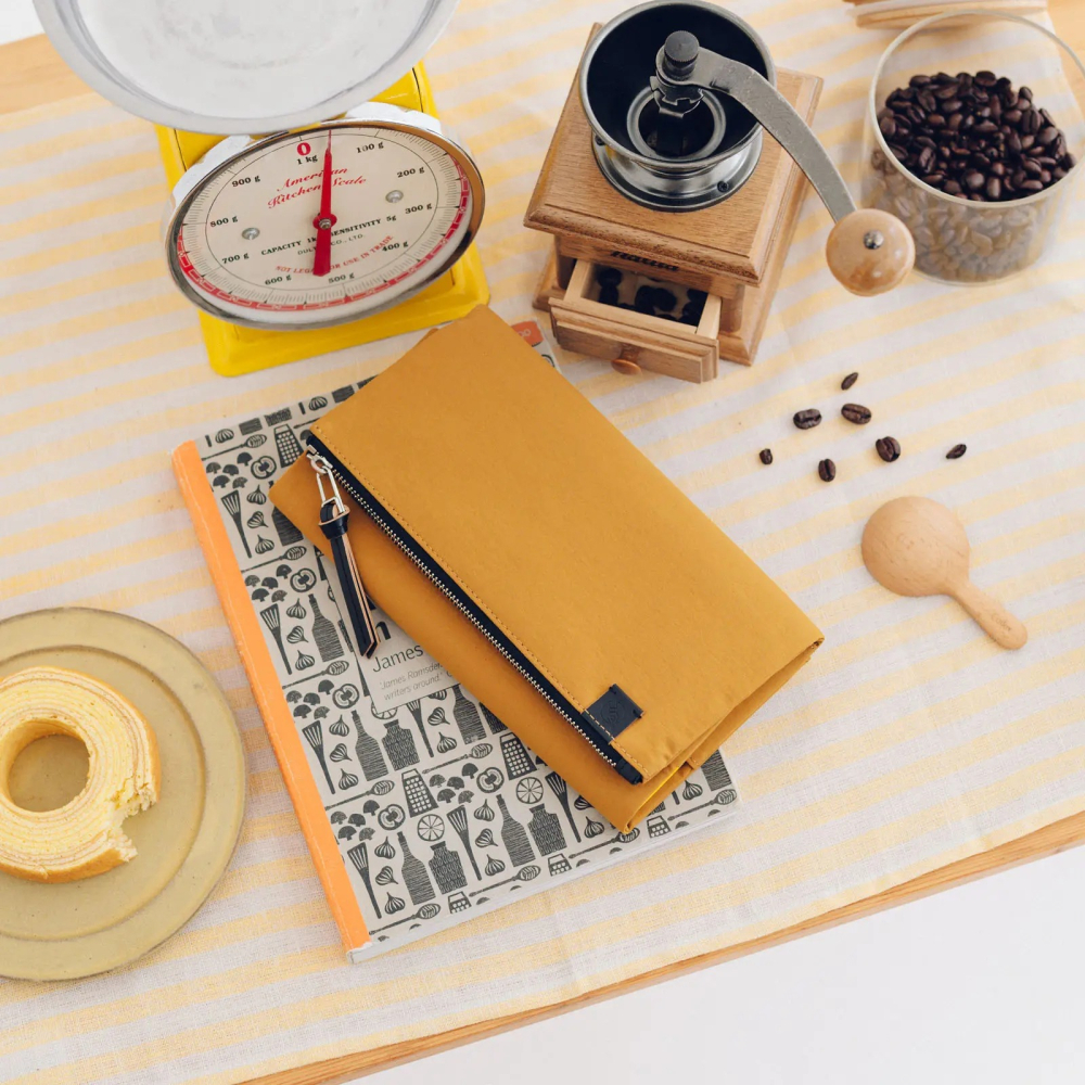 【預購】HOBO日Weeks收納包 tragen 芥末黃 三折式磁吸書衣 多口袋尼龍書皮 HOBO手帳 週手帳-細節圖2