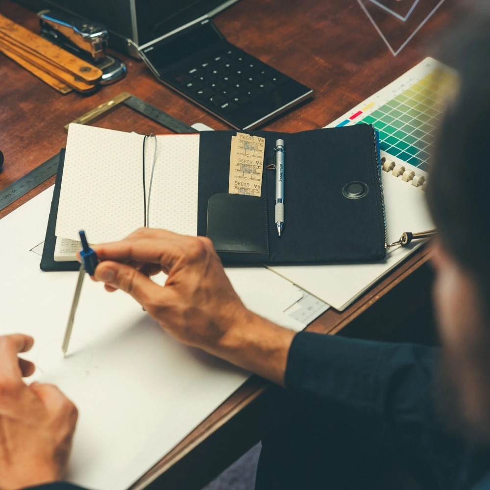 【預購】HOBO日Weeks收納包 tragen 黑色 三折式磁吸書衣 多口袋尼龍書皮 HOBO手帳 週手帳-細節圖3