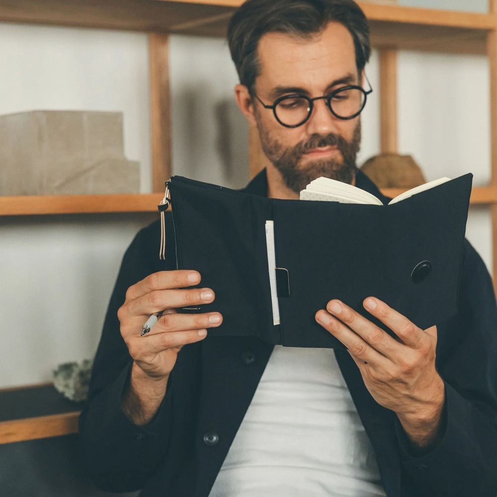 【預購】HOBO日Weeks收納包 tragen 黑色 三折式磁吸書衣 多口袋尼龍書皮 HOBO手帳 週手帳-細節圖4