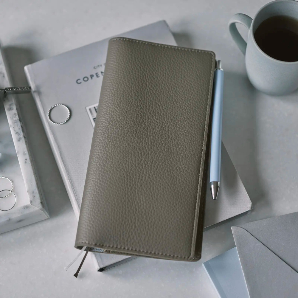 【預購】HOBO日Weeks收納包 Taut (Gray & Light Blue) 牛皮書衣 瘦身版 牛革書皮-細節圖2