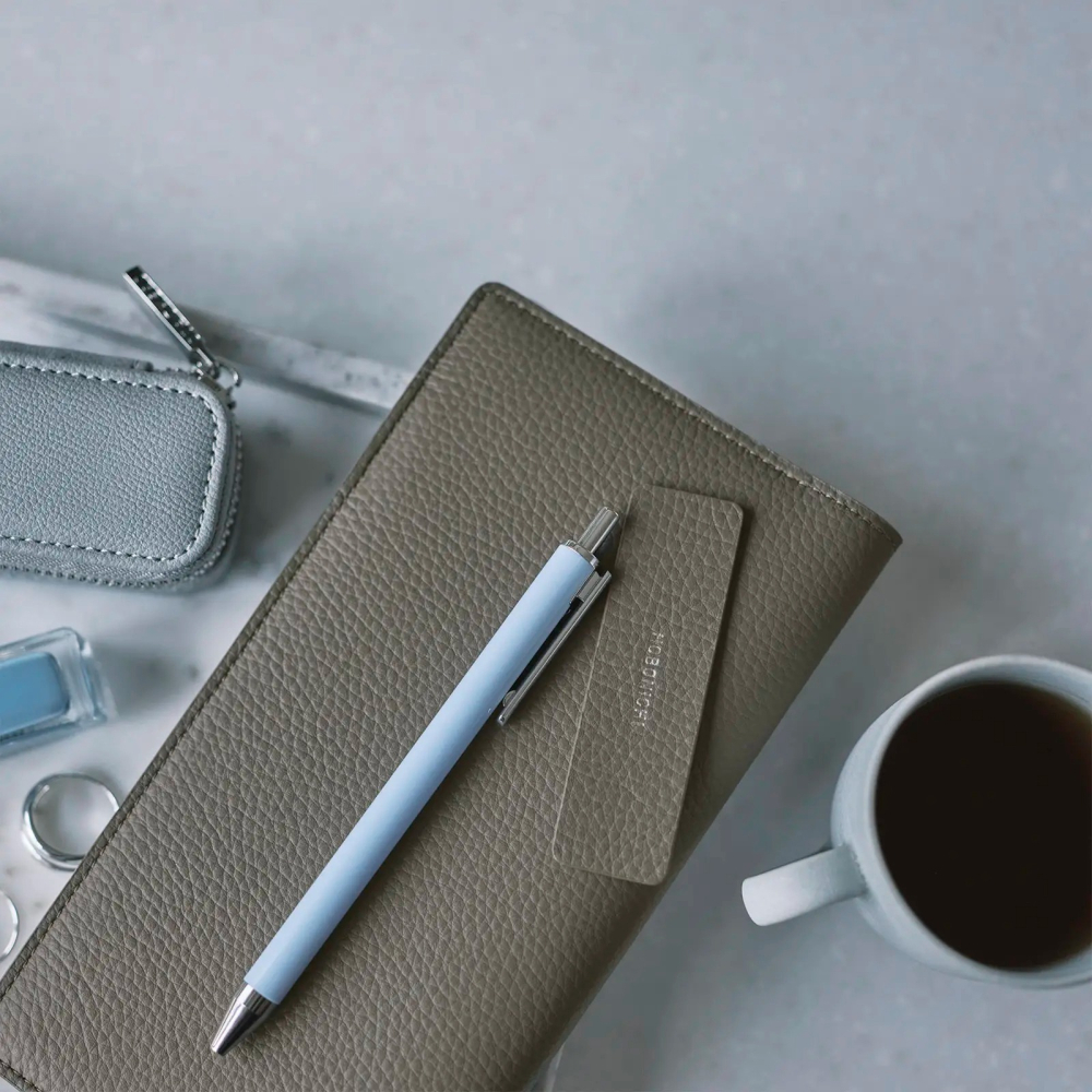 【預購】HOBO日Weeks收納包 Taut (Gray & Light Blue) 牛皮書衣 瘦身版 牛革書皮-細節圖5