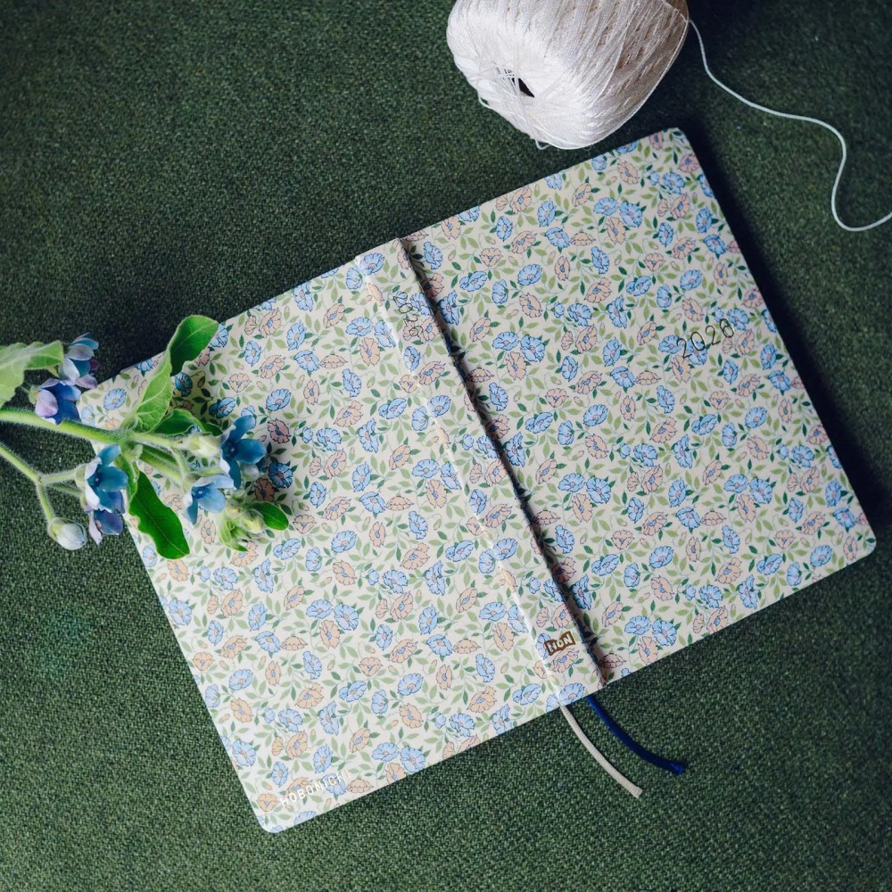 【預購】HOBO日2026年HON手帳書 A6文庫本 Sasha Kiora 英國Liberty Fabrics 日/英-細節圖3