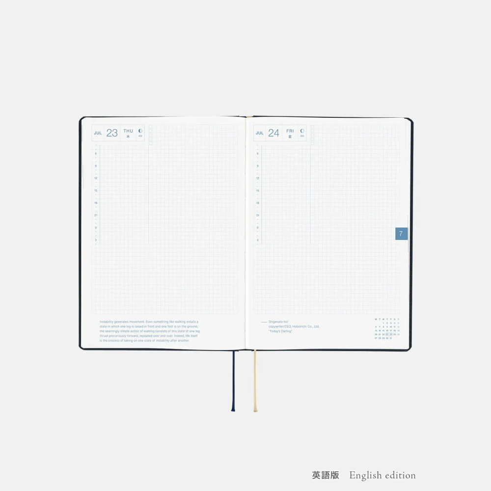 【預購】HOBO日2026年HON手帳書 A5大本 Slash 海軍藍 (日文/英文版) 特典三色筆機器人筆鎮透明墊板-細節圖10