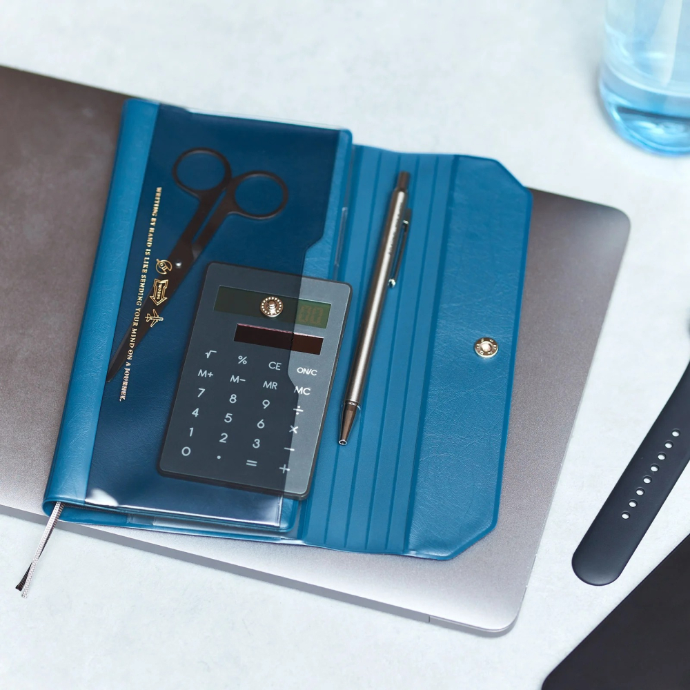 【預購】HOBO日Weeks收納包 aileron 海軍藍 深藍 PVC 三折式 週手帳 書衣 書皮 NAVY-細節圖3