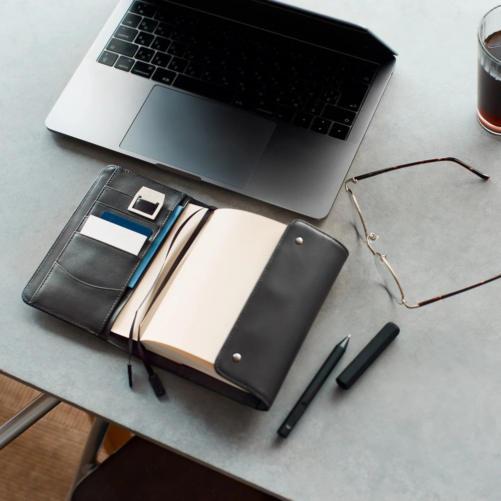 【預購】HOBO日手帳外皮 A6文庫本 Charcoal Gray 木炭灰 牛皮書衣 三折式書皮 Hobonichi-細節圖3