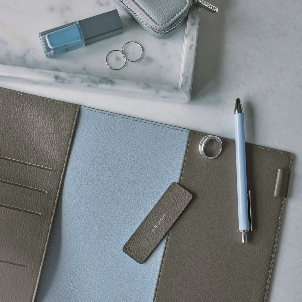 【預購】HOBO日手帳外皮 A5大本 Taut 暖灰x淺藍 牛皮書衣 瘦身版 牛革書皮 Gray Light Blue-細節圖3