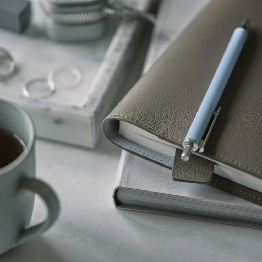 【預購】HOBO日手帳外皮 A5大本 Taut 暖灰x淺藍 牛皮書衣 瘦身版 牛革書皮 Gray Light Blue-細節圖5