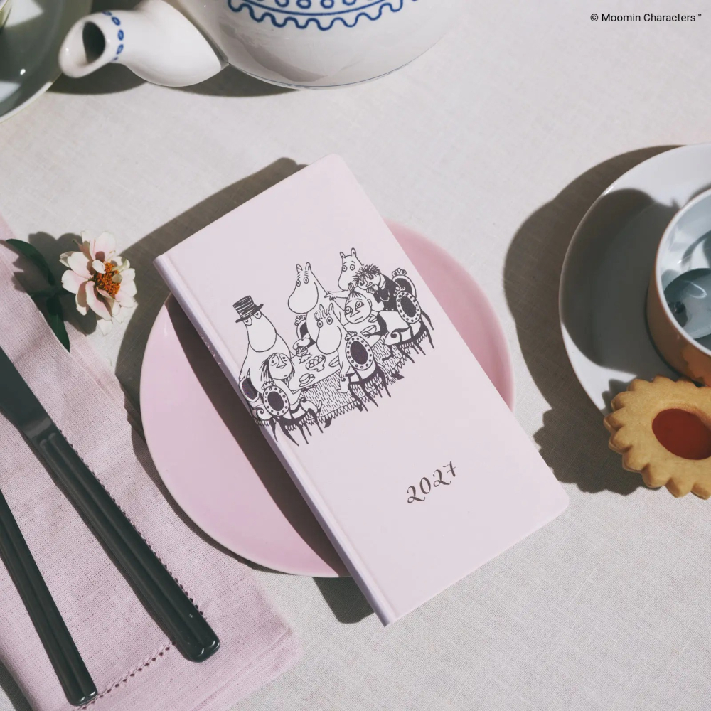 【預購】HOBO日2027年Weeks週手帳 MOOMIN 圍桌時光 姆明 嚕嚕米 日文特別版(特典三色筆黏貼式L夾)-細節圖2