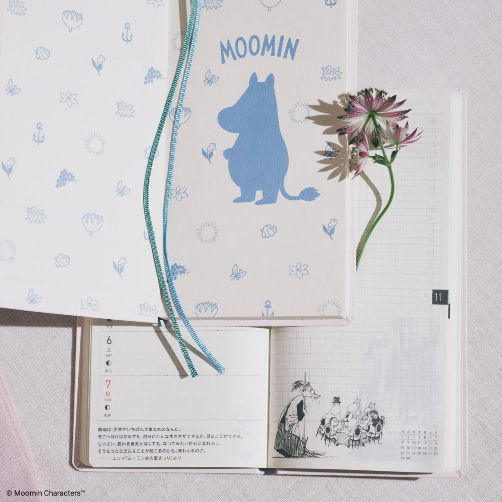 【預購】HOBO日2027年Weeks週手帳 MOOMIN 圍桌時光 姆明 嚕嚕米 日文特別版(特典三色筆黏貼式L夾)-細節圖6
