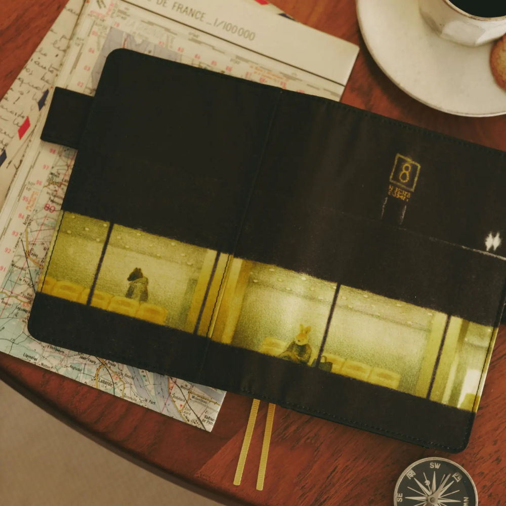 【預購】HOBO日手帳外皮 A6文庫本 宮越曉子 An Airport at Night 夜晚的機場 書衣書皮 2027-細節圖3