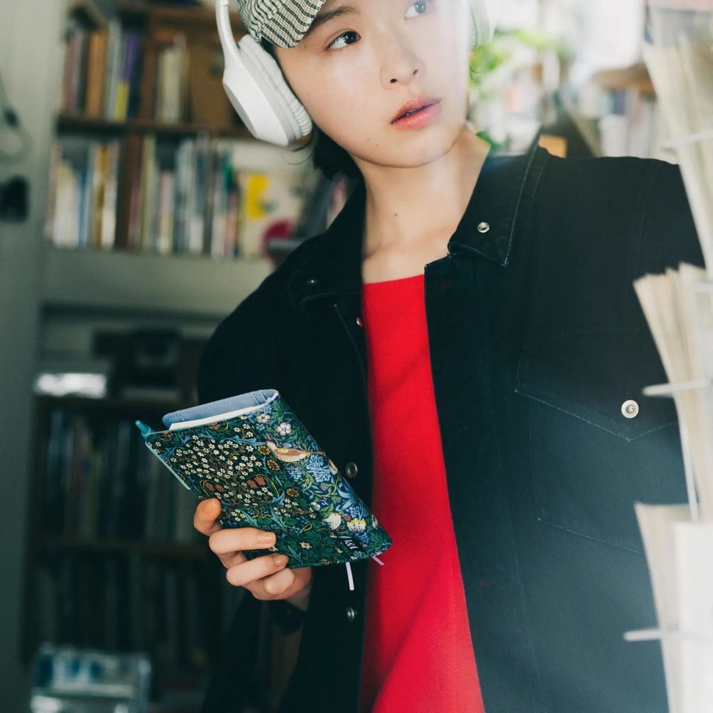 【預購】HOBO日手帳外皮 A6文庫本 V&A Series 草莓小偷 書皮書衣 2027 HOBONICHI-細節圖5