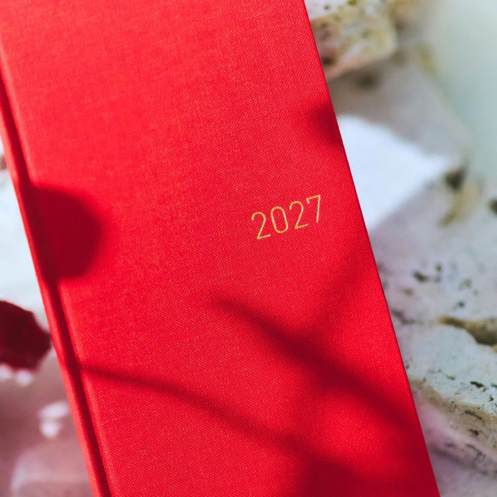 【預購】HOBO日2027年Weeks週手帳 Poppy Red 罌粟紅 純色系列 日文/英文版(特典三色筆黏貼式L夾)-細節圖4