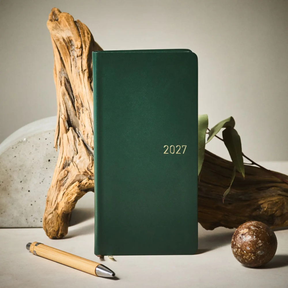 【預購】HOBO日2027年Weeks週手帳 真皮系列 Forest Green 森林綠 日文/英文版(特典三色筆-細節圖2