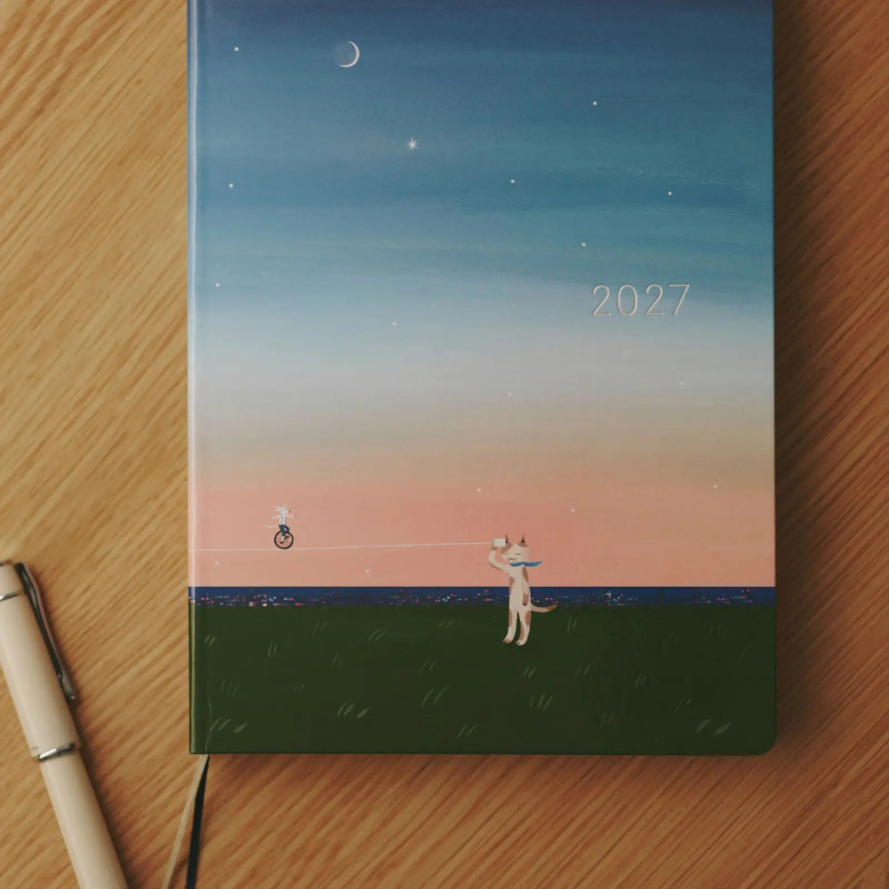 【預購】HOBO日2027年HON手帳書 A5大本 久保田寛子 直到月圓的紙杯電話 日文/英文版 特典三色筆橡實吊飾-細節圖4