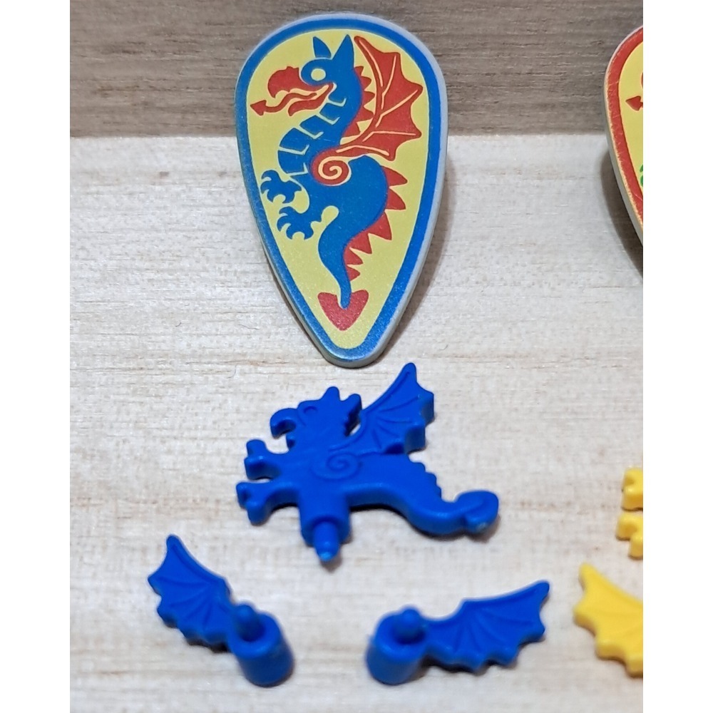 Lego 舊版藍、黃、紅龍徽章附圖示盾組合-細節圖2