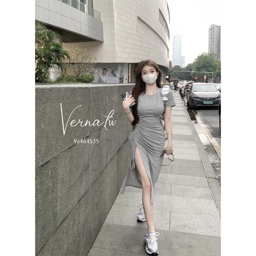 皺摺開衩百搭連身裙-細節圖2