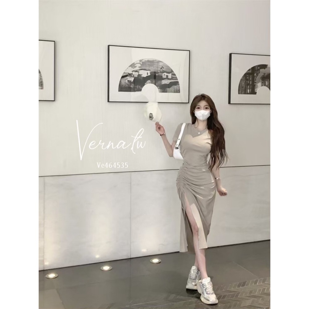 皺摺開衩百搭連身裙-細節圖3